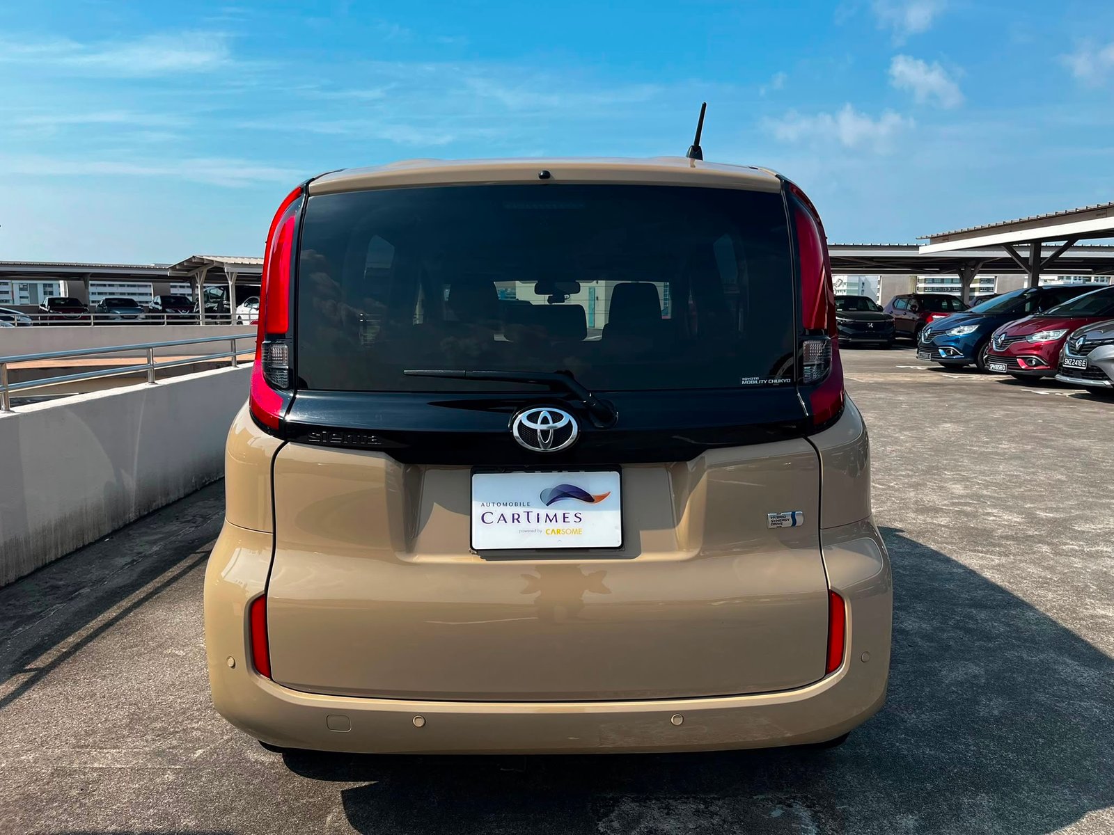 Toyota Sienta Hybrid 1.5X photo 5